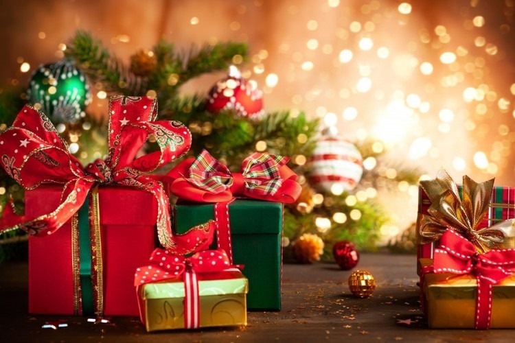 А что в коробочке? Почему новогодние подарки — это не пустая трата денег?